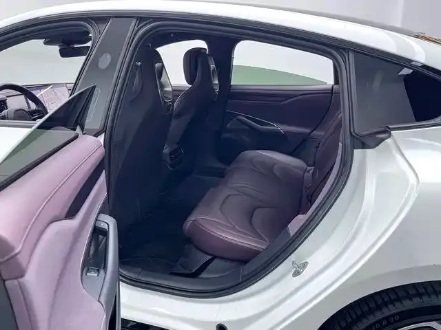 Xiaomi SU7 — Фото автомобиля 13