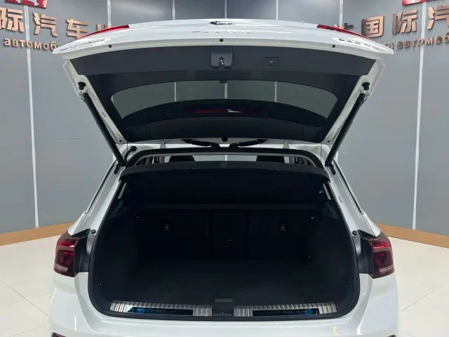 Volkswagen T-Roc — Фото автомобиля 12