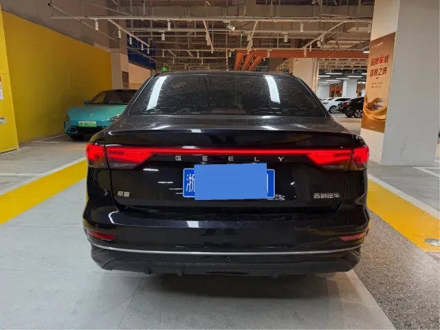 Geely Emgrand — Фото автомобиля 17