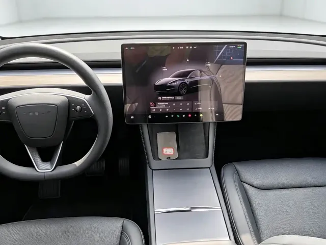 Tesla Model 3 — Фото автомобиля 5
