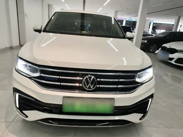 Volkswagen Tiguan L PHEV — Фото автомобиля 2