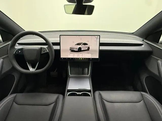 Tesla Model Y — Фото автомобиля 19