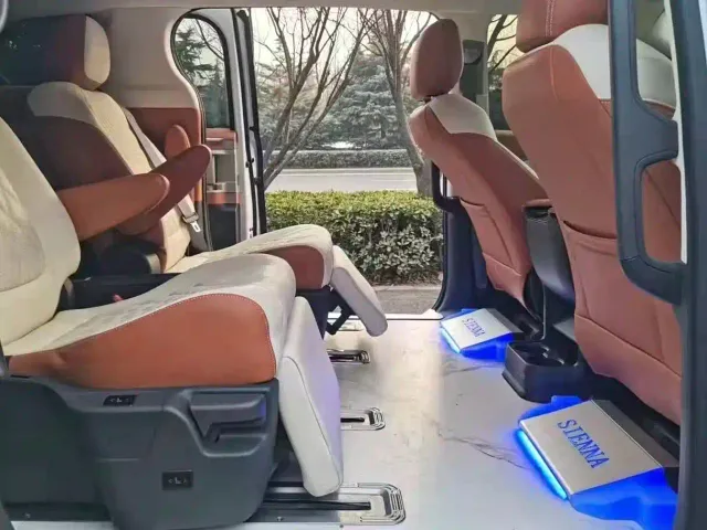 Toyota Sienna — Фото автомобиля 12