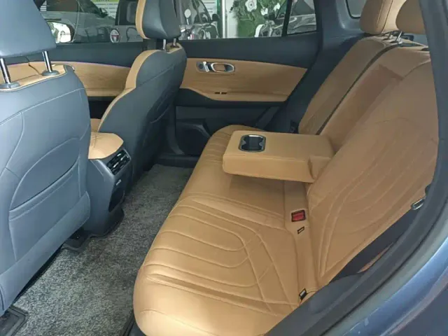 Geely Galaxy Starship 7 EM-i — Фото автомобиля 16