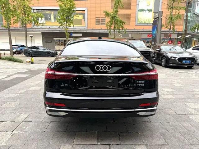 Audi A6L — Фото автомобиля 8