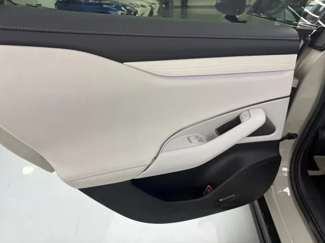 Xiaomi SU7 — Фото автомобиля 15