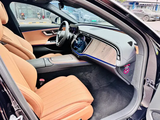 Mercedes-Benz E-Class — Фото автомобиля 6