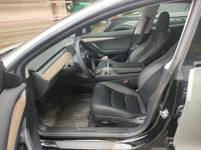 Tesla Model 3 — Фото автомобиля 16