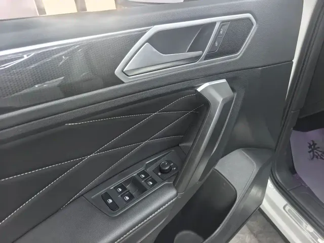 Volkswagen Tiguan L — Фото автомобиля 16