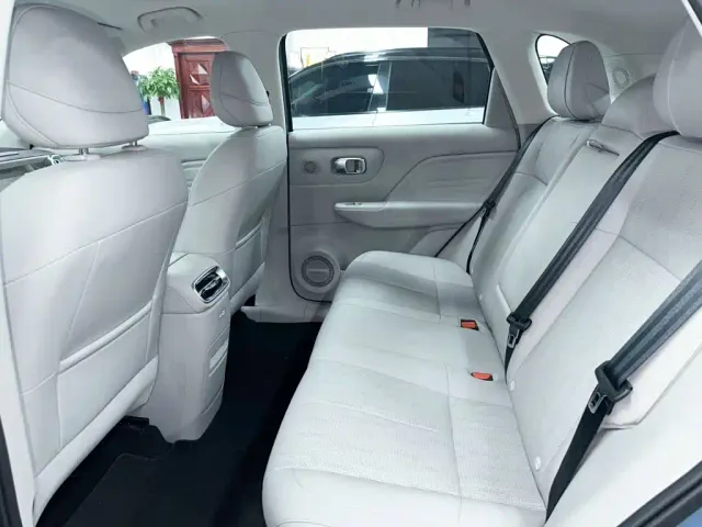 Leapmotor B10 — Фото автомобиля 25