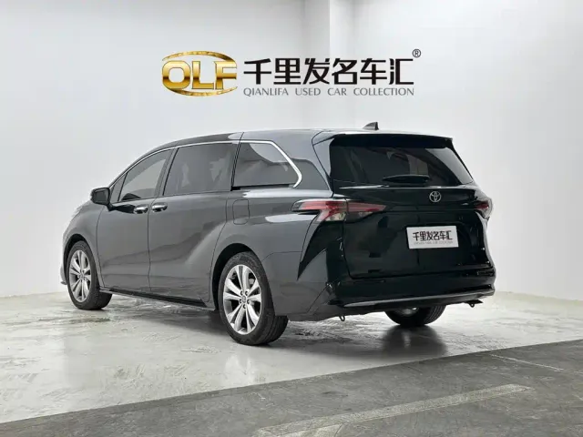 Toyota Sienna — Фото автомобиля 4