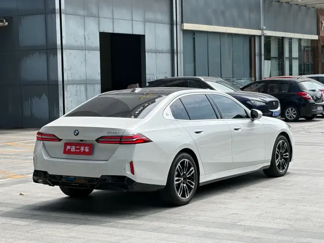 BMW 5 Series — Фото автомобиля 7