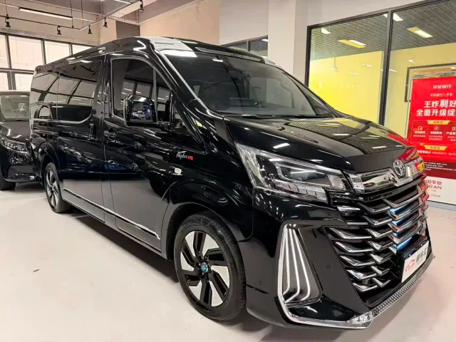 Toyota HIACE — Фото автомобиля 3