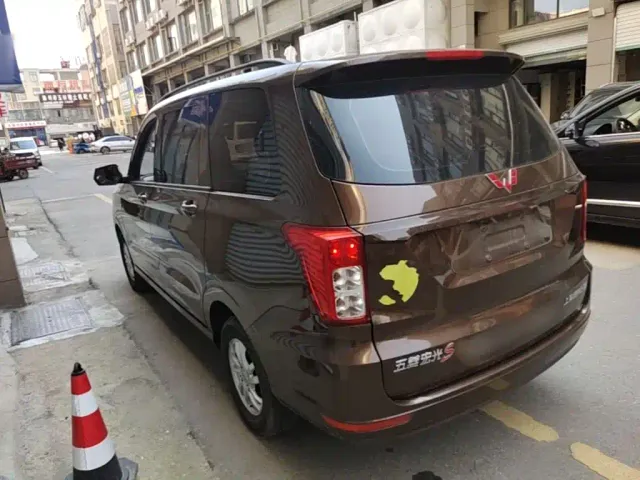 Wuling Hongguang — Фото автомобиля 4