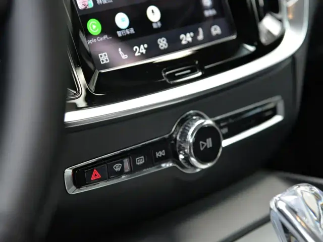 Volvo S60 — Фото автомобиля 11