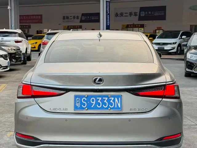Lexus ES — Фото автомобиля 3