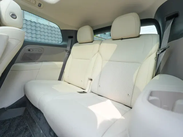Li Auto i8 — Фото автомобиля 17