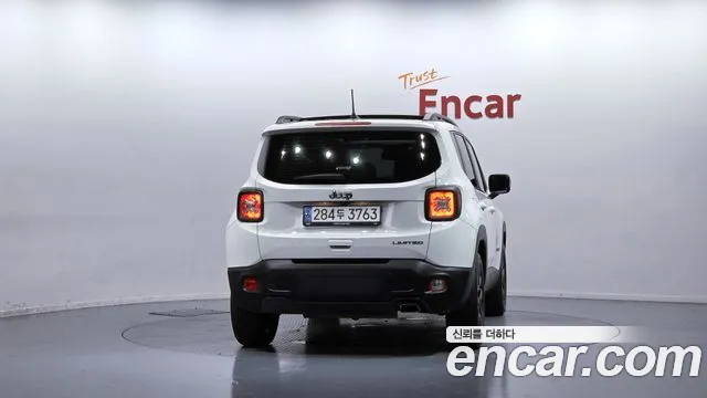 Jeep Renegade — Фото автомобиля 4