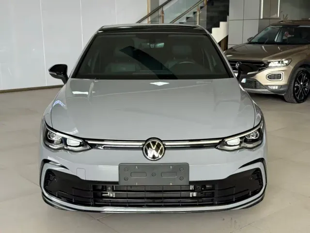 Volkswagen Golf — Фото автомобиля 2