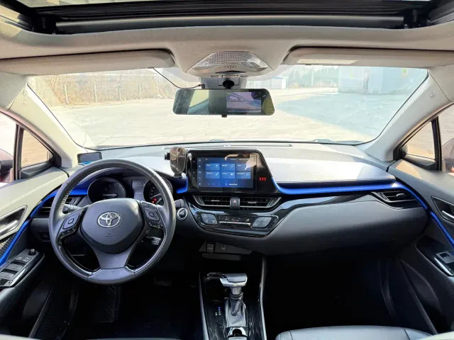 Toyota C-HR — Фото автомобиля 10