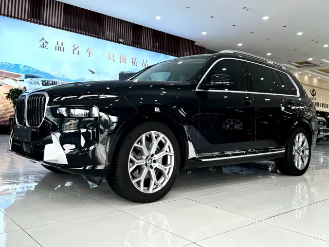 BMW X7 — Фото автомобиля 2