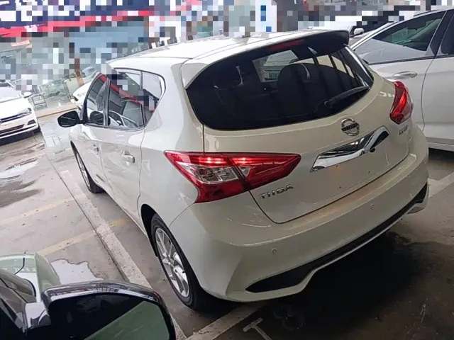 Nissan Tiida — Фото автомобиля 4