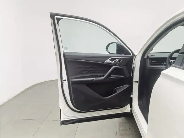 Roewe RX5 — Фото автомобиля 8