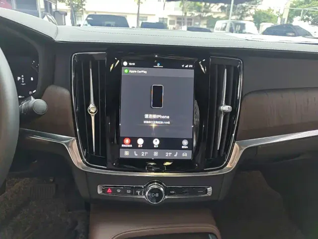 Volvo S90 — Фото автомобиля 12