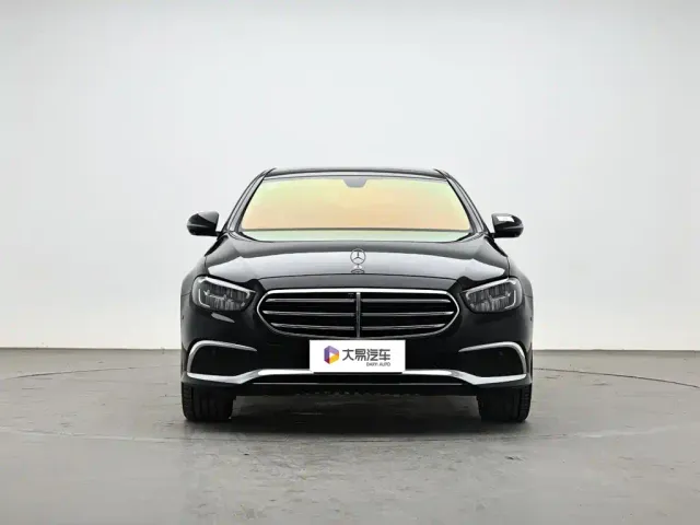 Mercedes-Benz E-Class — Фото автомобиля 2