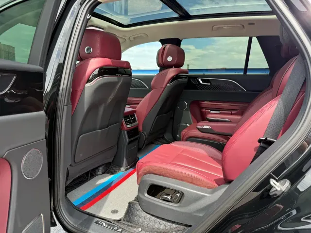 Hongqi E-HS9 — Фото автомобиля 12