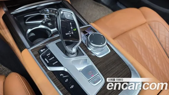BMW 7 Series — Фото автомобиля 8