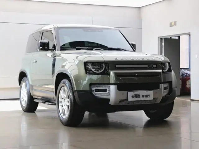 Land Rover Defender — Фото автомобиля 25