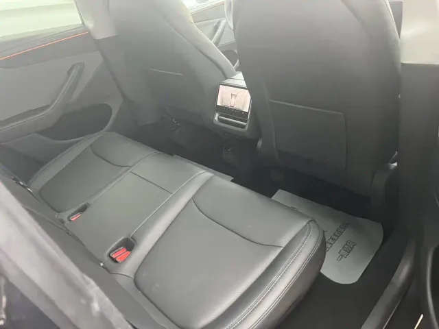 Tesla Model Y — Фото автомобиля 9