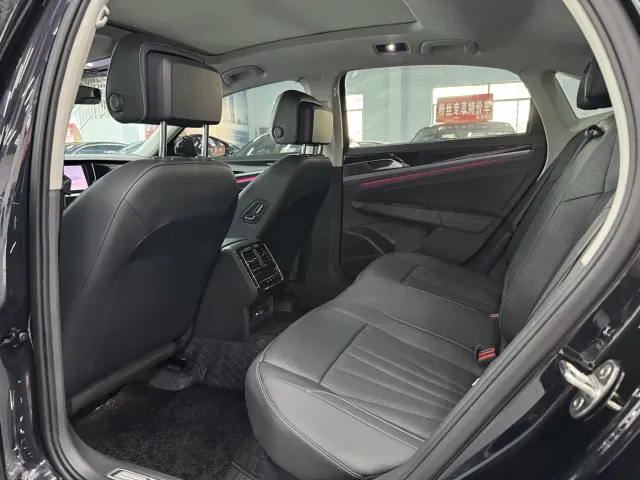 Volkswagen Passat — Фото автомобиля 5