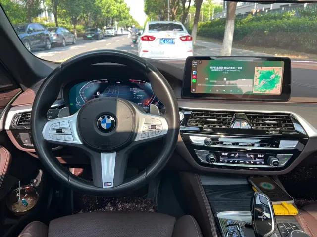 BMW 5 Series — Фото автомобиля 17