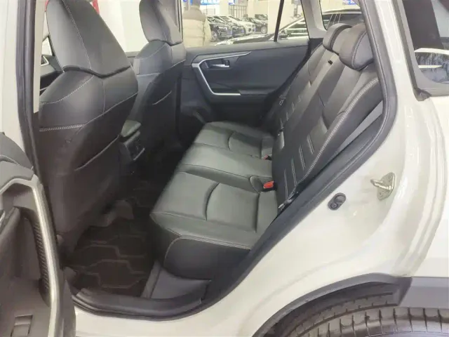 Toyota RAV4 — Фото автомобиля 12