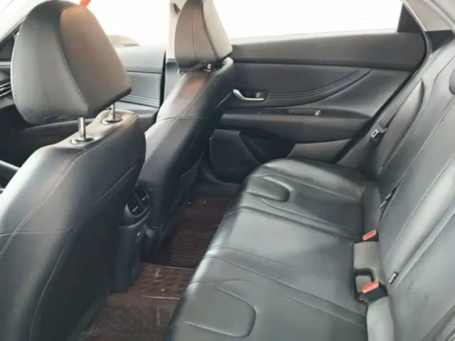 Hyundai Elantra — Фото автомобиля 16
