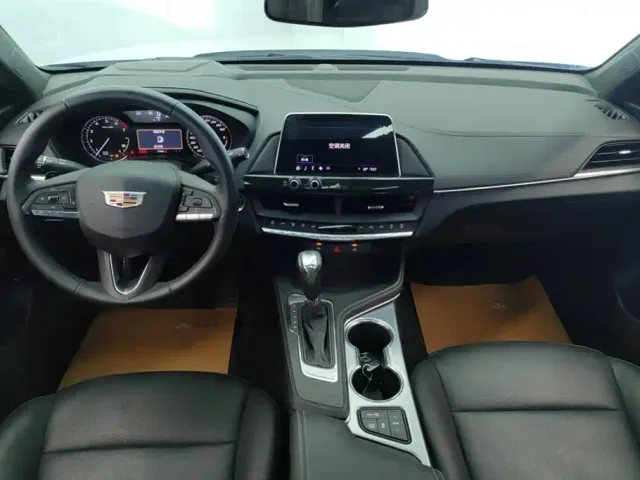 Cadillac CT4 — Фото автомобиля 12