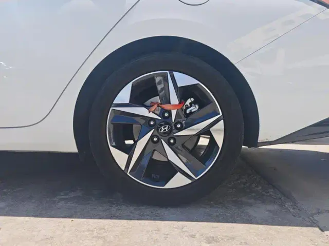Hyundai Elantra — Фото автомобиля 6