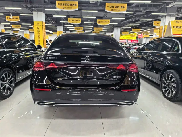 Mercedes-Benz E-Class — Фото автомобиля 14