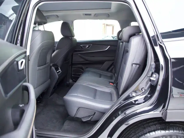 Chery Tiggo 8 — Фото автомобиля 13