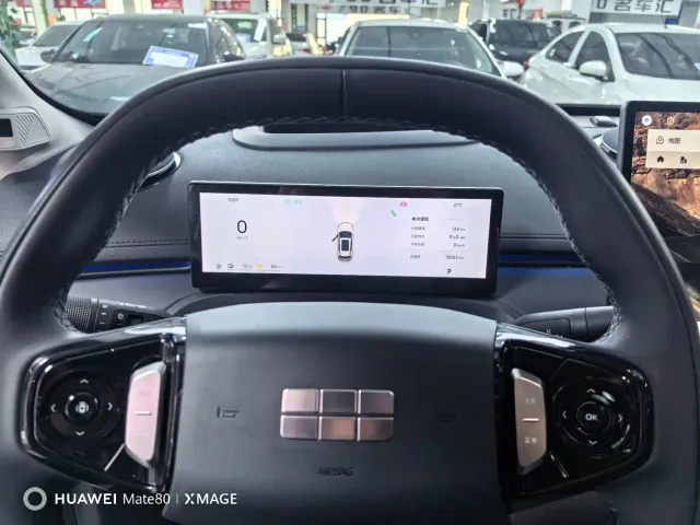 Geely Galaxy Starship 7 EM-i — Фото автомобиля 11