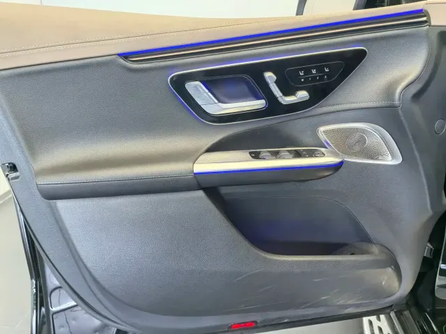 Mercedes-Benz EQE SUV — Фото автомобиля 15