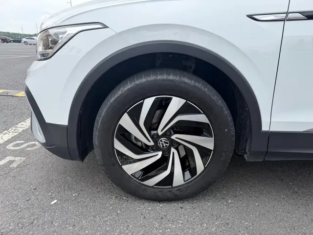 Volkswagen Tiguan L — Фото автомобиля 14