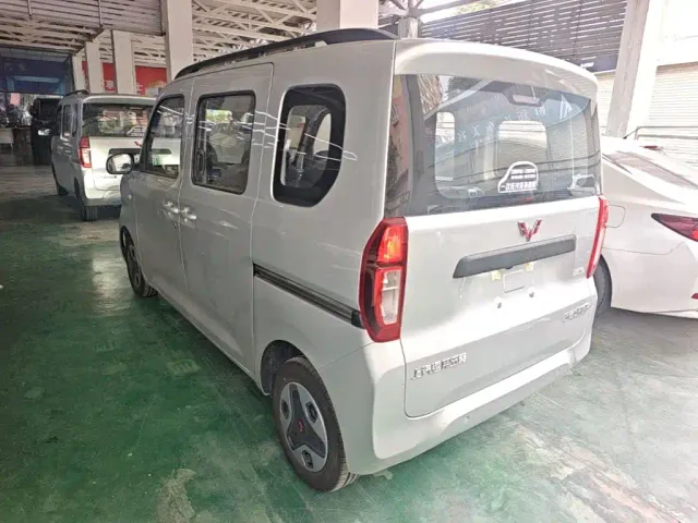 Wuling Zhiguang NEV — Фото автомобиля 4