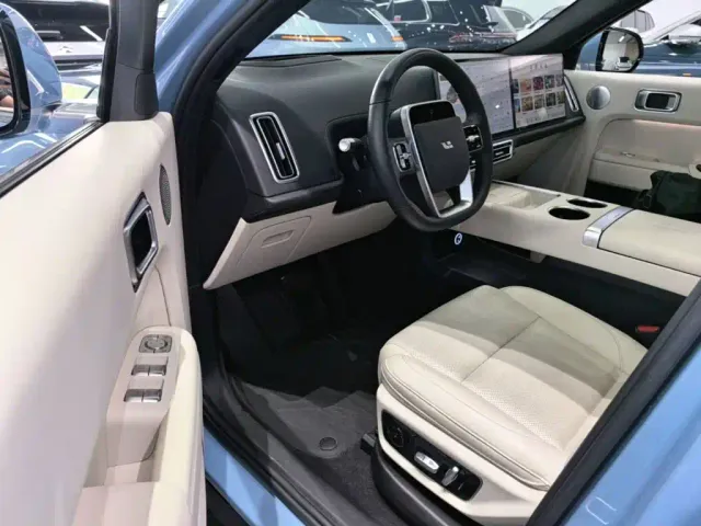 Li Auto L7 — Фото автомобиля 15