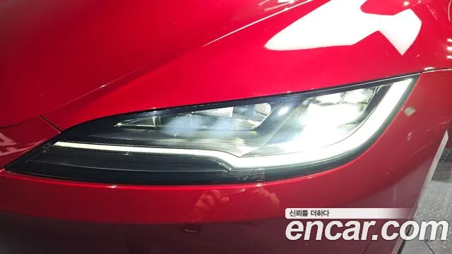 Tesla Model 3 — Фото автомобиля 7