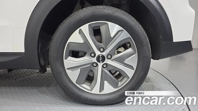 Kia Niro — Фото автомобиля 6