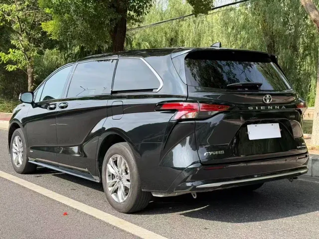 Toyota Sienna — Фото автомобиля 17