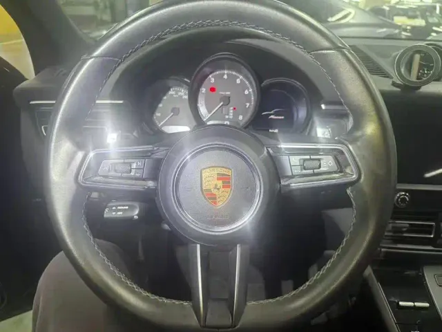 Porsche Macan — Фото автомобиля 13